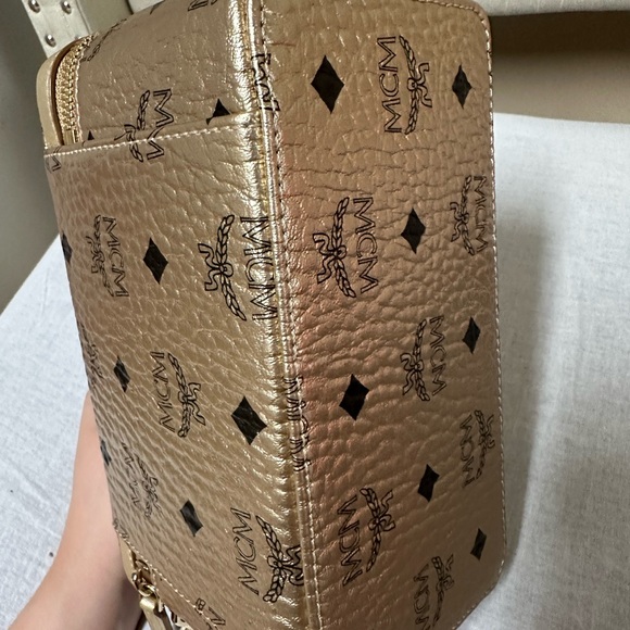 MCM Rockstar Vanity Case in Visetos - Picture 5 of 8